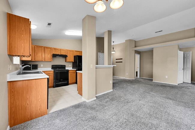 Building Photo - $1,900, 3-bed, 2-bath, located in Colorado...