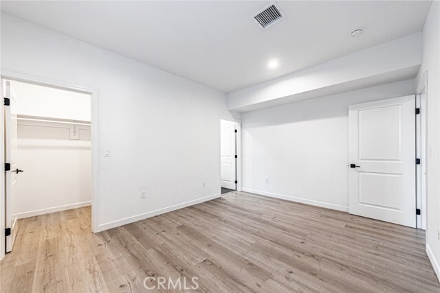 Building Photo - 14944 Moorpark St