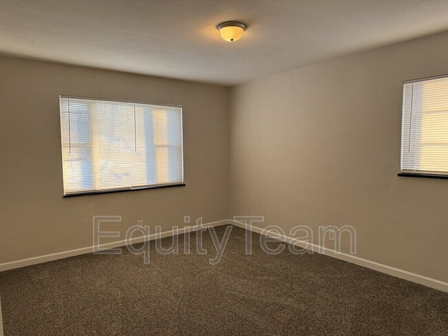 Building Photo - 115 Waverly Ave