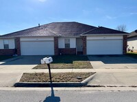 Building Photo - 2BR, 2BA, 2 Car Garage Duplex