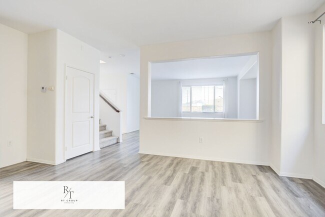 Building Photo - Beautiful 2-story home located in a gated community