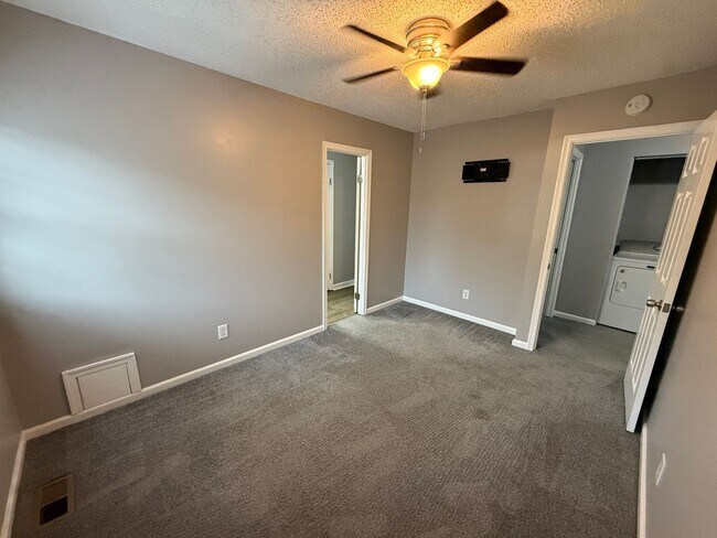 Building Photo - 906 Seabreeze Ct