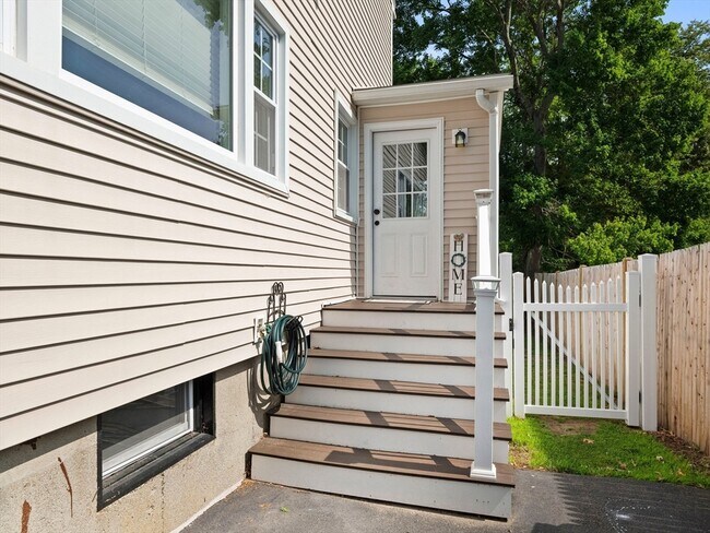 Building Photo - 55 Algonquin Dr
