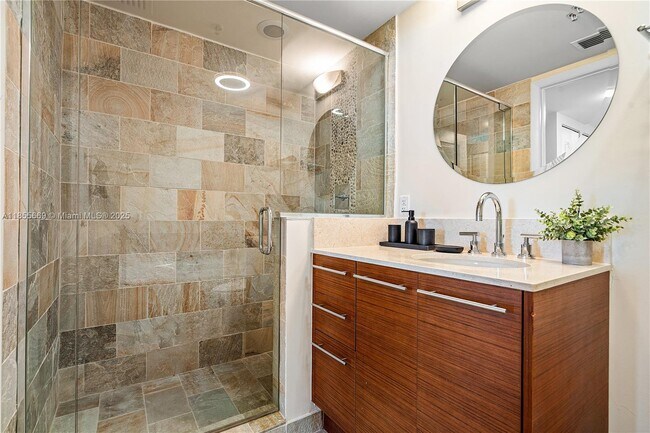 Building Photo - 2641 N Flamingo Rd