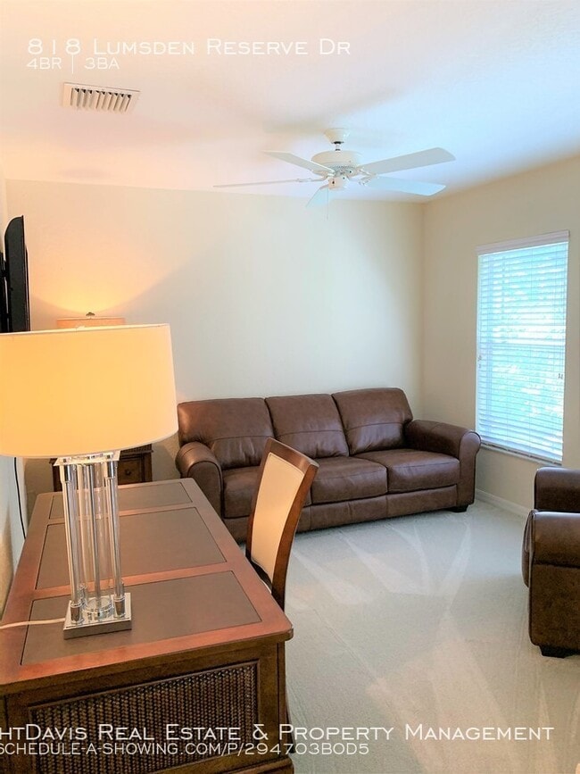 Building Photo - 818 Lumsden Reserve Dr