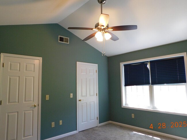 Building Photo - 41 Tamarack Ave