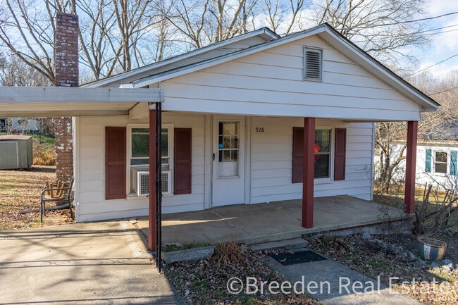 Primary Photo - 928 Fairview Dr SW