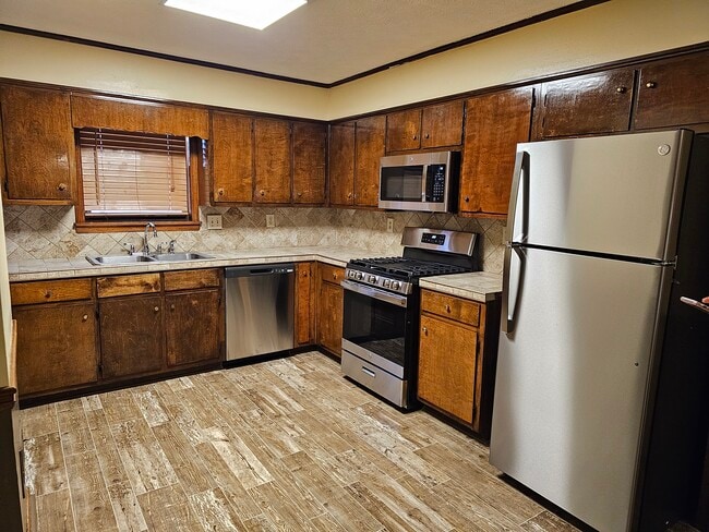 The kitchen - 5682 Pennybrook Ct