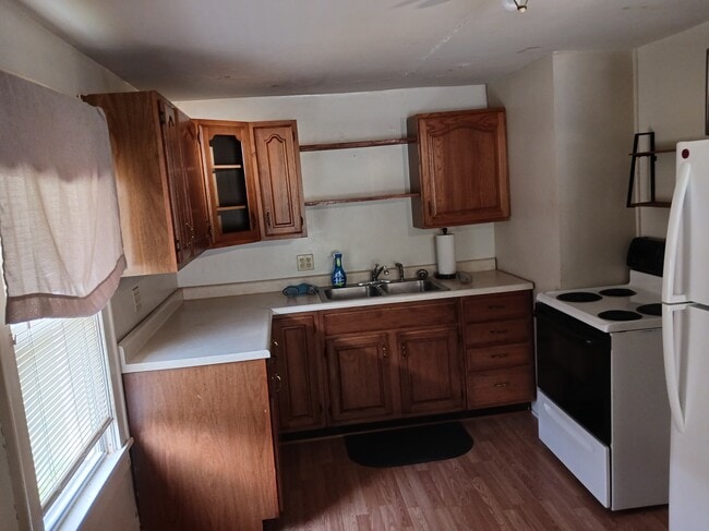 Building Photo - 302 Colegate Dr