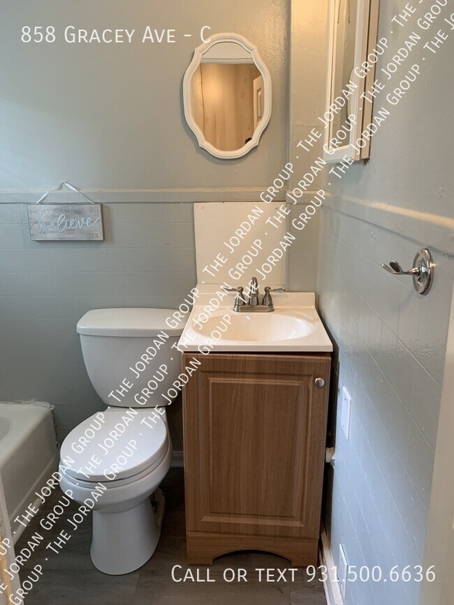 Building Photo - 858 Gracey Ave