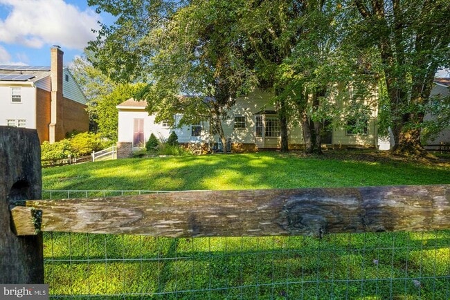 Building Photo - 8208 Gainsborough Ct W