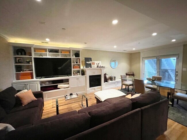 Building Photo - 27-29-29 Telegraph St