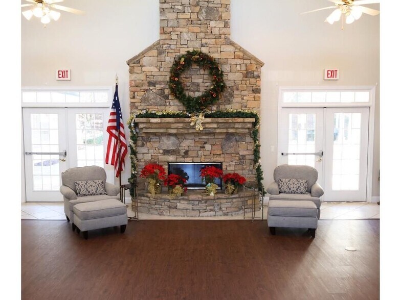 Building Photo - 3204 Village Ln