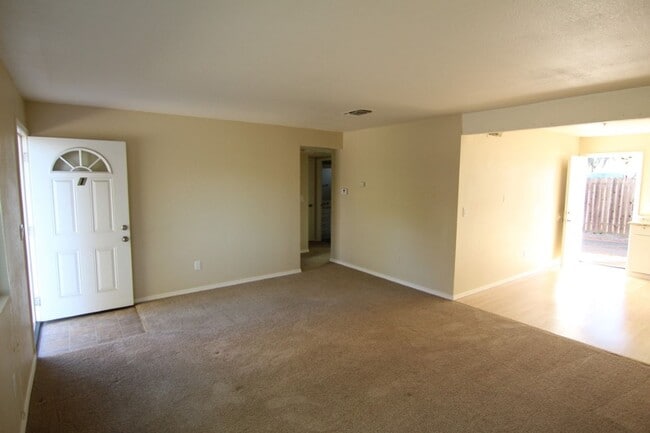 Building Photo - Beautifully Renovated 2 Bedroom 1-Bath Apartment – Private Patio • Downstairs Unit • Prime Location