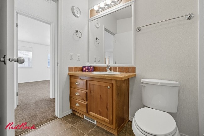 Building Photo - Single-Level 2 Bedroom Home in Washington 55+ Community!