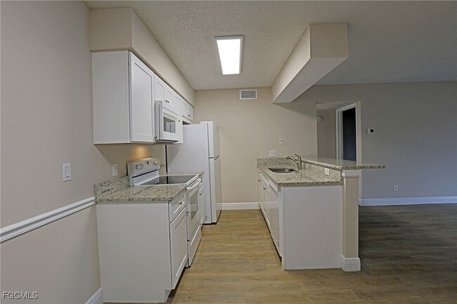 Building Photo - 5311 Summerlin Rd