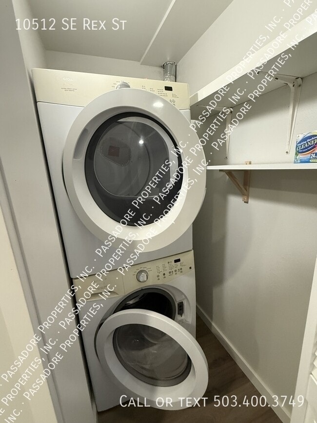 Building Photo - 10512 SE Rex St