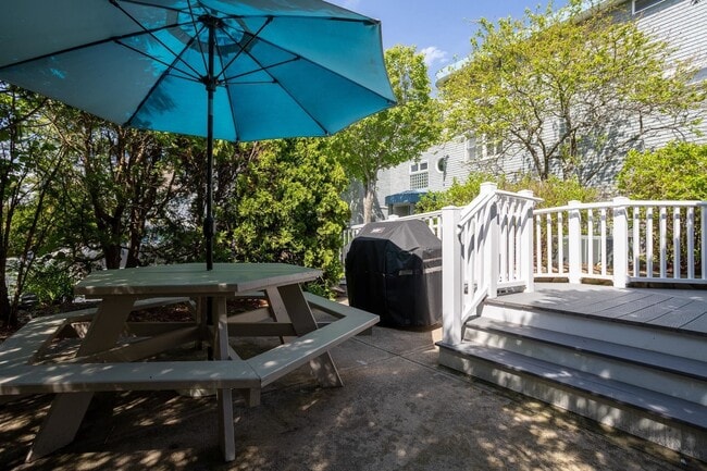 Building Photo - 1044 Ocean Blvd