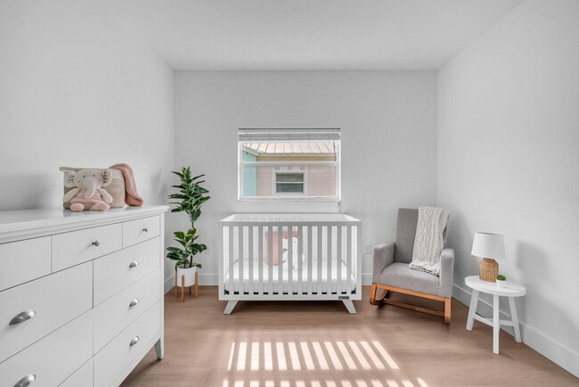 Building Photo - 477 NE 1st St