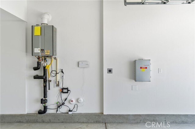 Building Photo - 156 Chorus