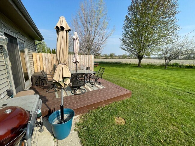 Building Photo - N93W27616 Quail Holw Ct