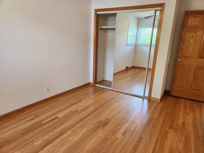 Building Photo - 7453 N Karlov Ave