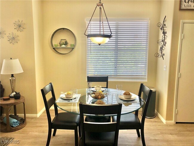 Primary Photo - 701 Peachy Canyon Cir