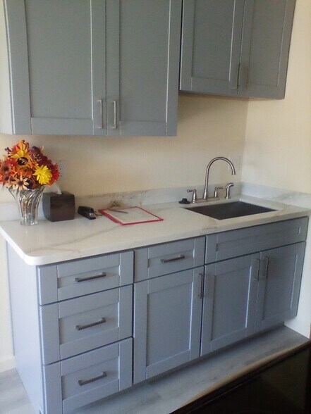 Building Photo - 400 Corcoran Ave