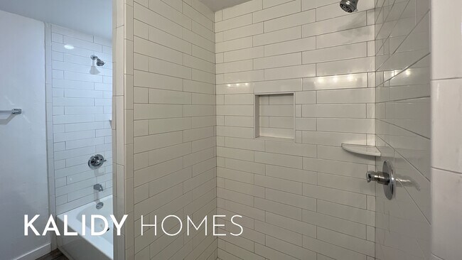 Building Photo - 702 Amity Ln