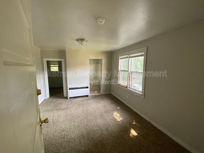 Building Photo - 431 W Vine St