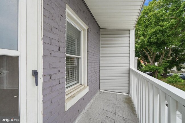 Building Photo - 403 W South St