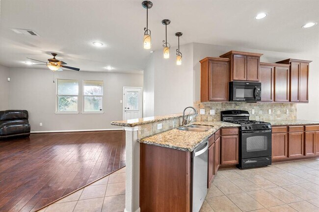Building Photo - 18339 Red Oak Manor Ln