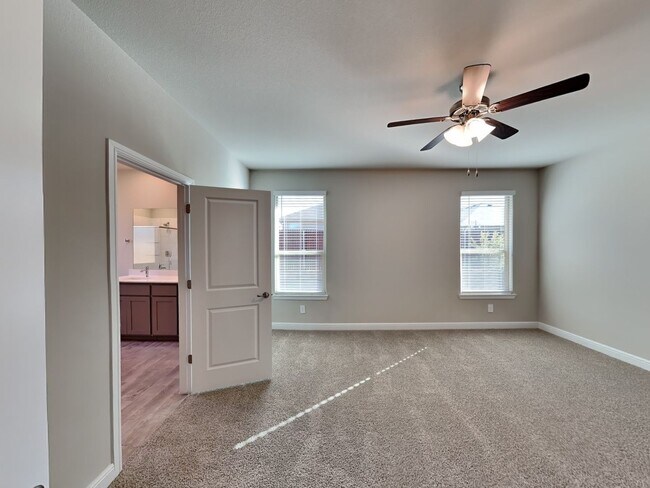 Building Photo - Stylish Newer Construction in a Premier Master-Planned Community