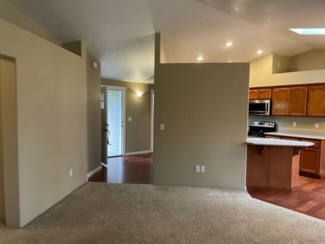 Building Photo - Nice 3 Bedroom 2 Bath home in Central Point