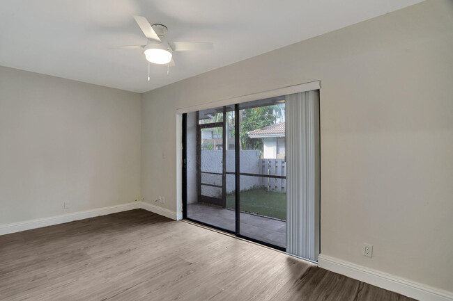Building Photo - 9775 Riverside Dr