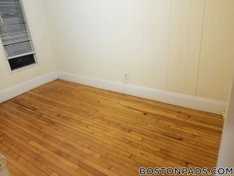 Building Photo - 439 Cambridge St