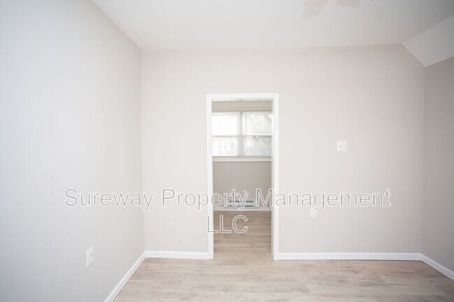 Building Photo - 37 Claypoole Ave