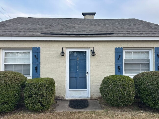 Building Photo - 302 N Shores Rd