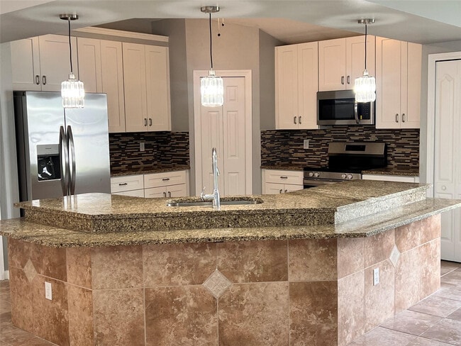 Building Photo - 1301 SW Gahaf Ave