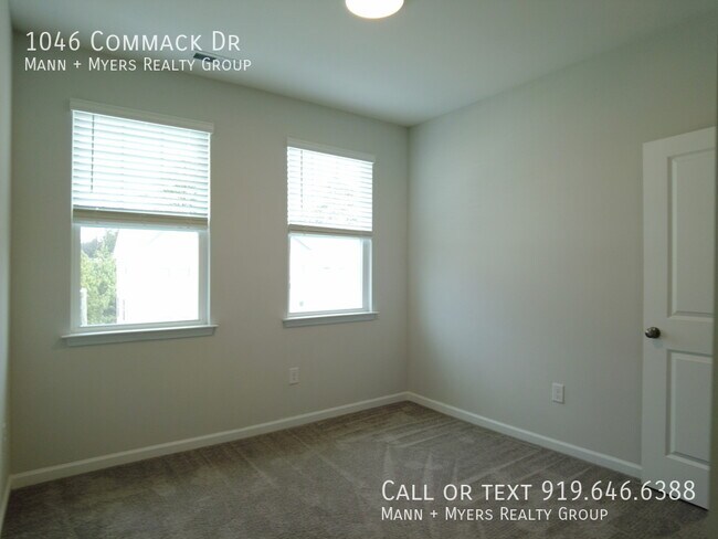 Building Photo - 1046 Commack Dr