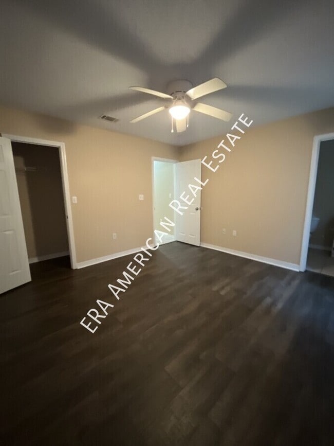 Building Photo - 2455 Starmount Dr