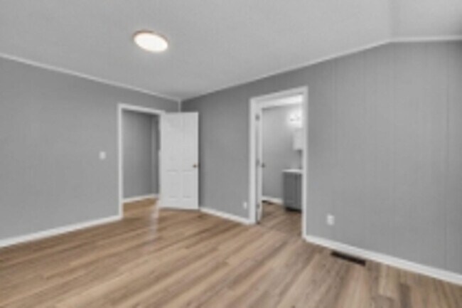 Building Photo - Beautiful update home in East Ridge