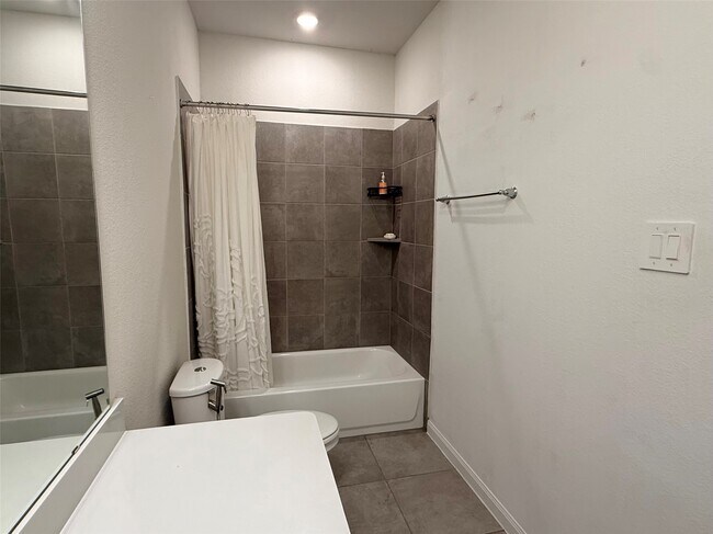 Building Photo - 3914 Dry Creek Dr