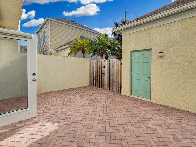 Building Photo - Well-Maintained 3-Bedroom Townhouse in Botanica | 1-Car Garage | Jupiter