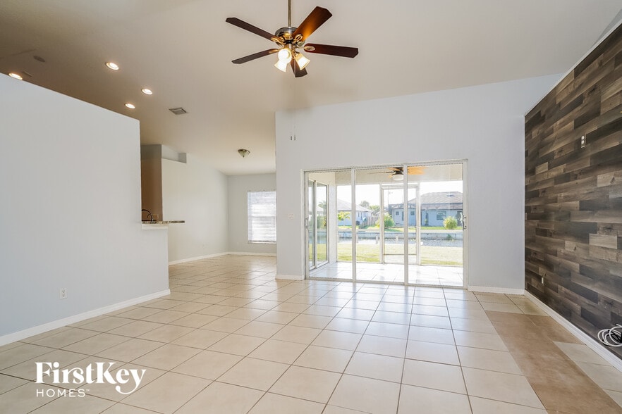 Building Photo - 1222 SW 15th St