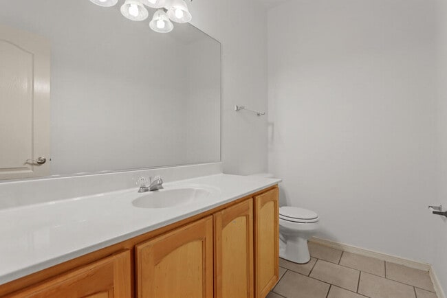 Building Photo - 561 Green Village Ct