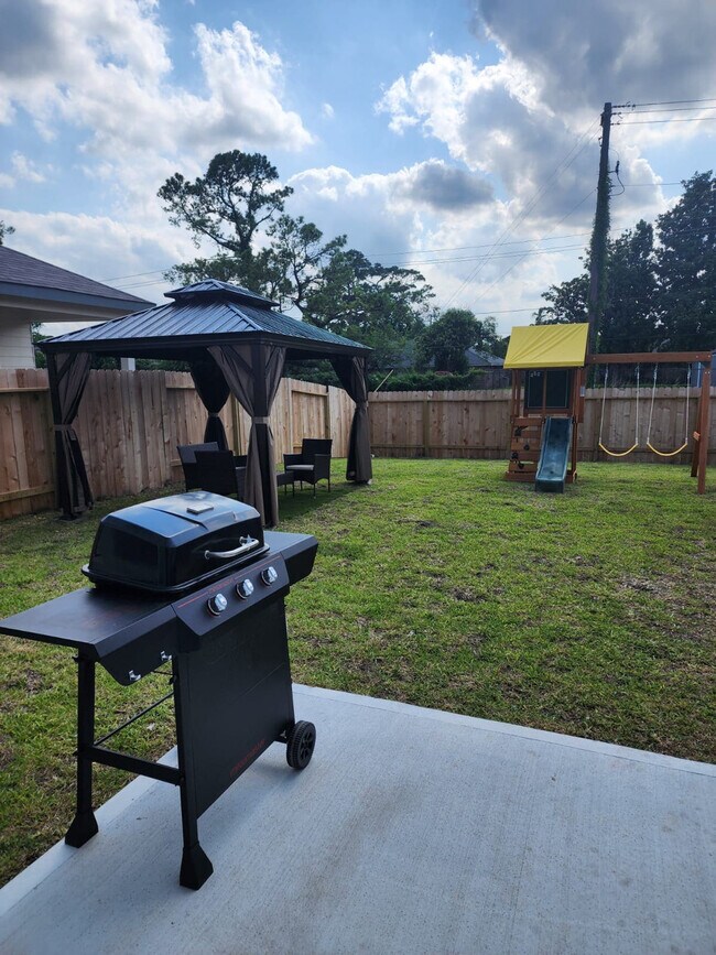 Building Photo - 10314 Woodwick St