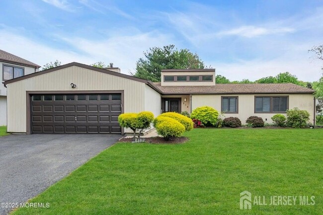 Primary Photo - 218 Community Cir