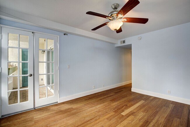 Building Photo - $3200 / Fabulous 2br / 2ba condo (Bankers ...