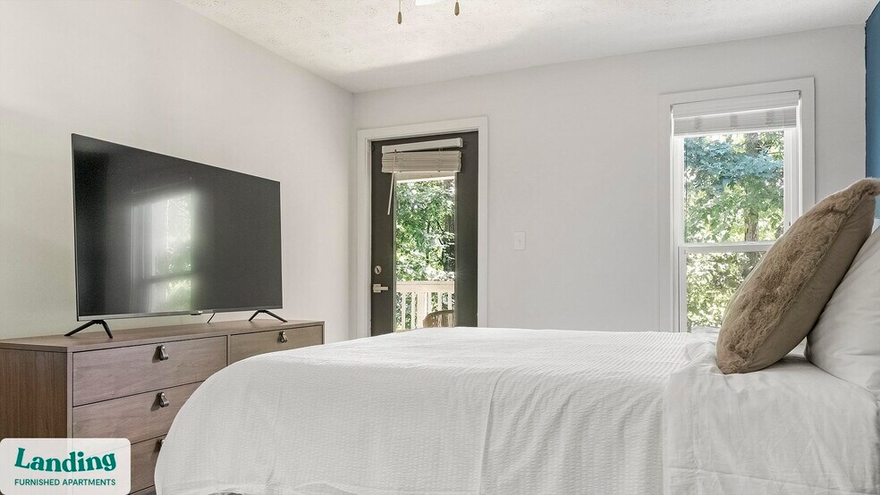 Building Photo - 2745 Holcomb Bridge Rd